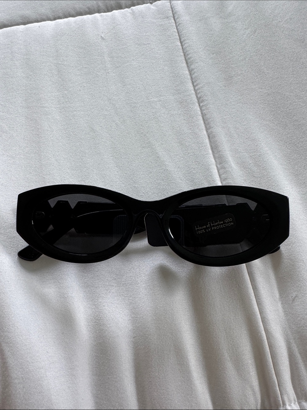 NWT House of Harlow 1960 Women’s Oval Sunglasses Black Tinted 100% UV